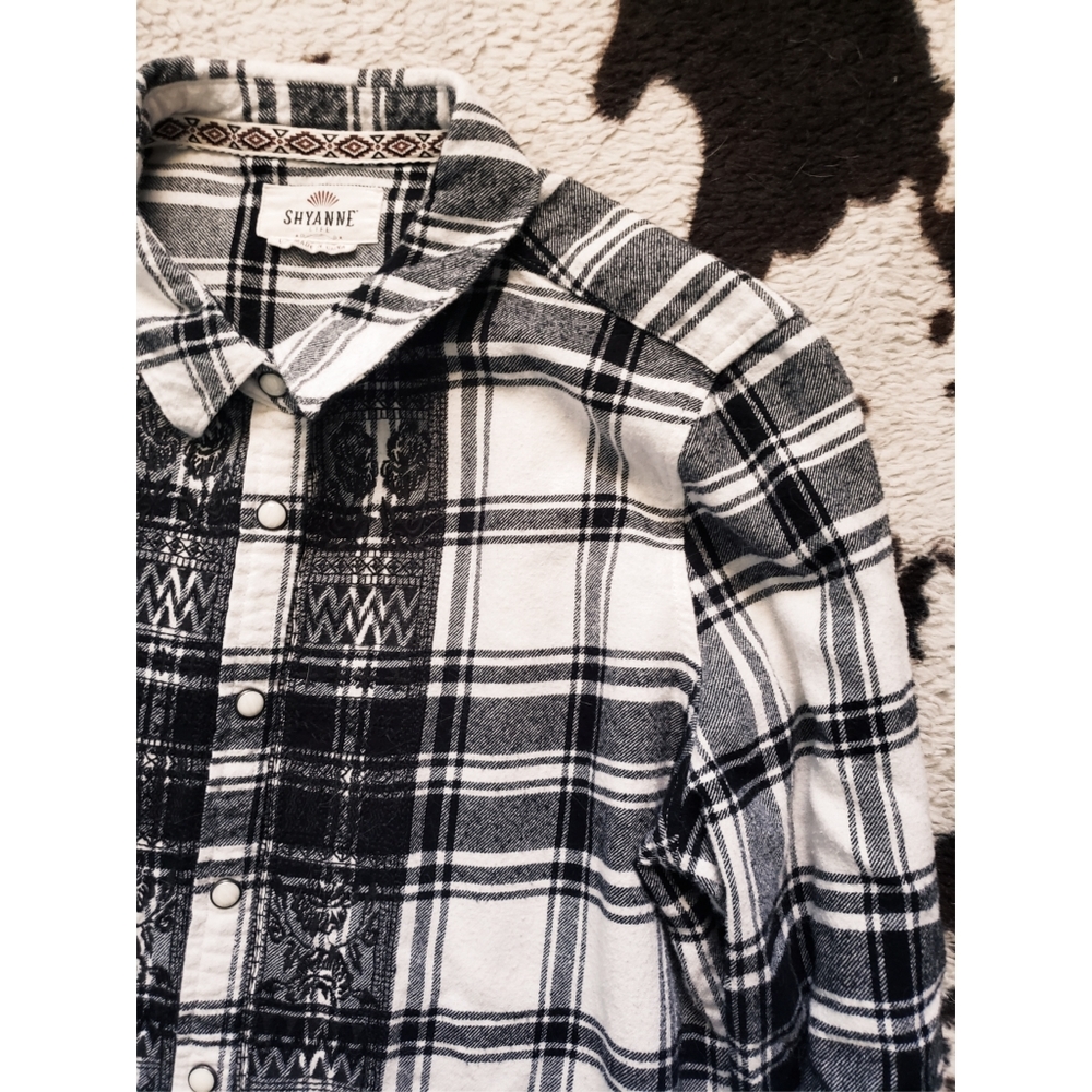 Shyanne Black & White Plaid Snap-Front Button Down Shirt